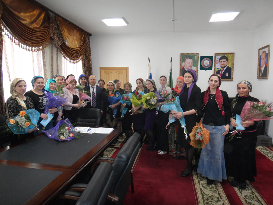 Чечня. Г.С.Таймасханов поздравил сотрудниц с 8-м марта