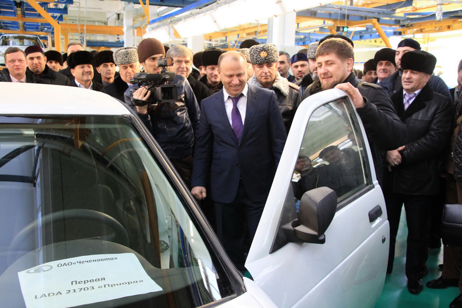 Чечня. Р.А. Кадыров. Осмотр первой "Приоры"